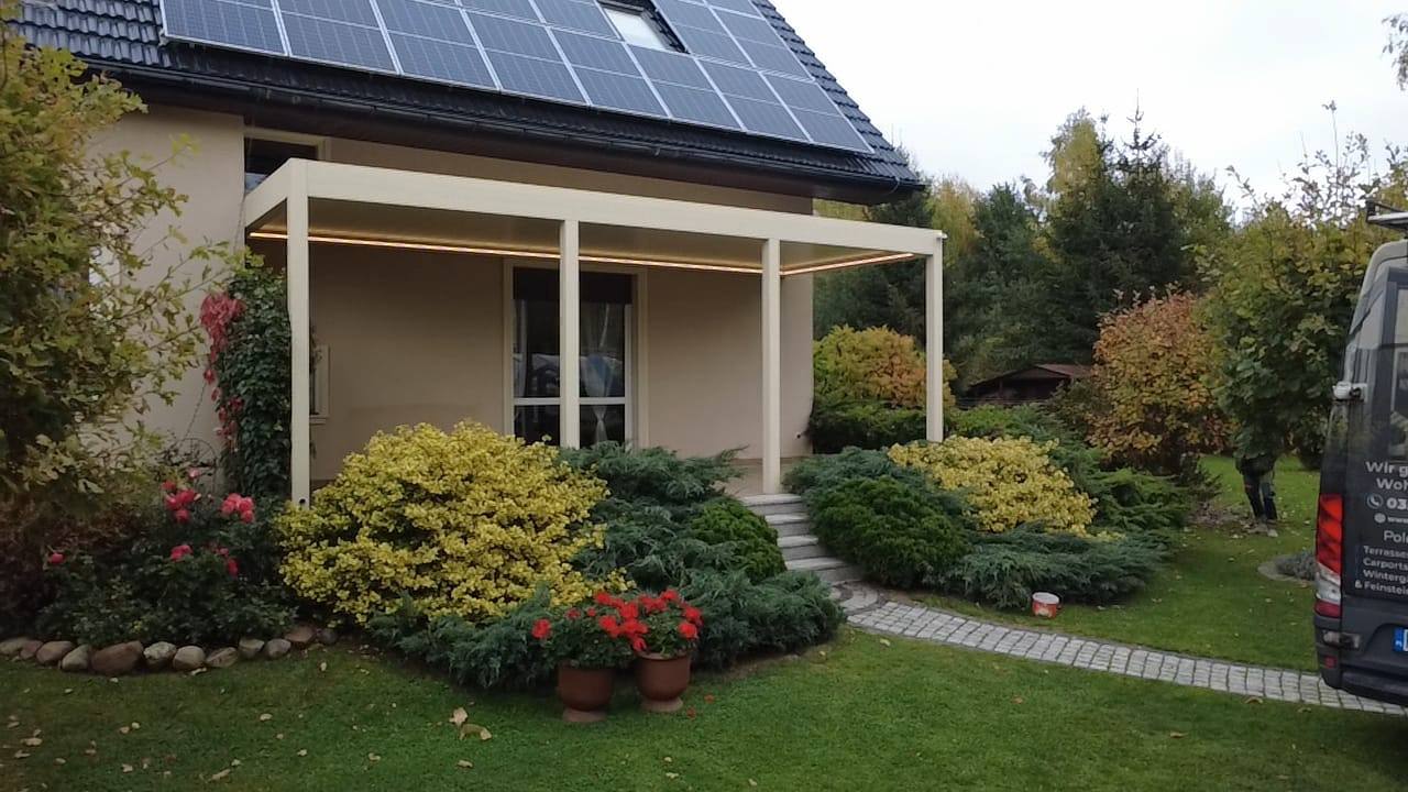 Pergola z lamelami obrotowymi — realizacja w Miłkowicach: zdjęcie 1