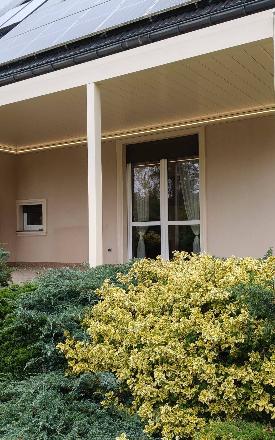 Pergola z lamelami obrotowymi — realizacja w Miłkowicach: zdjęcie 8