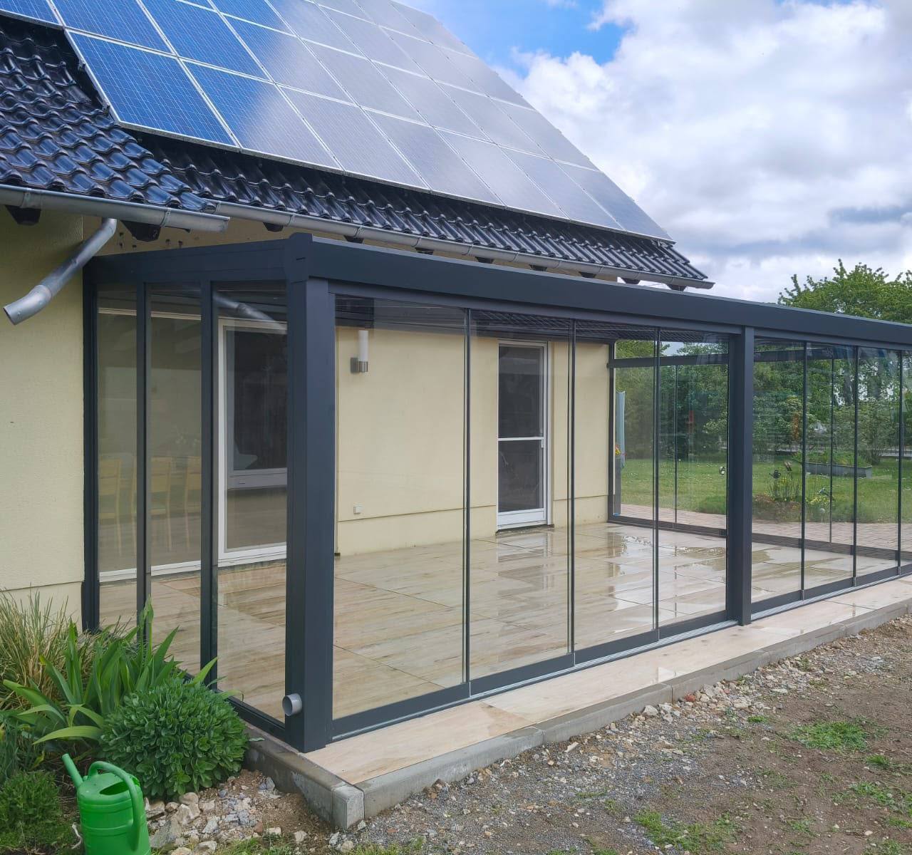 Zadaszenie tarasu Trendstyle 7 × 4 m przy ścianie domu w Pegau