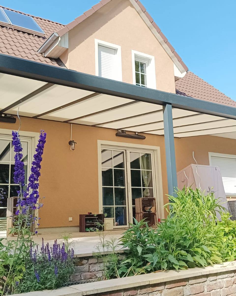 Zadaszenie tarasu Trendstyle z markizą i szklaną ścianą boczną w Berlinie: zdjęcie 2
